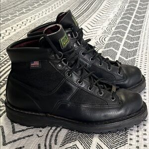 Danner Black Leather Boots High-Top Style